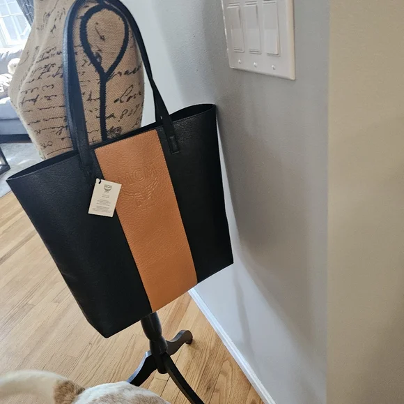 MCM Black and Gold Tote Bag Great for traveling! - Picture 2 of 7